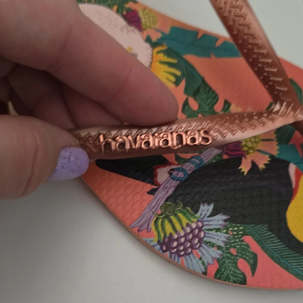 Havaianas Coral Flip Flops with Tropical Toucan Print and Rose Gold Straps - Picture 4 of 5